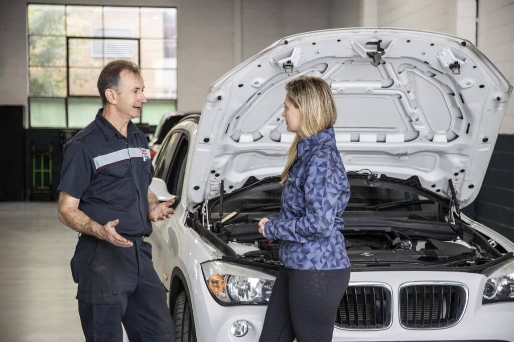 Some tips for choosing a mechanic to repair your hybrid vehicle